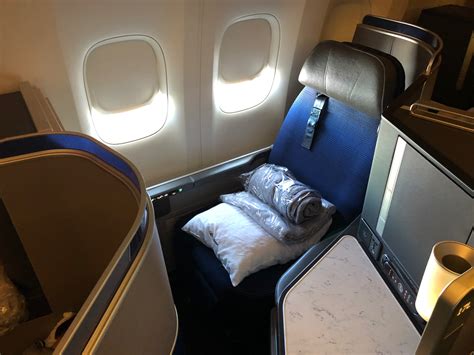 united 777-300er business class